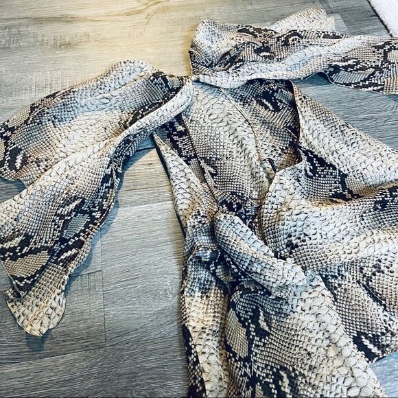 Zara python Cape Sleeve Blouse - Picture 15 of 16